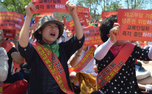 ‘교복 표준모델’ 교복대리점 '생계위협'