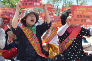 ‘교복 표준모델’ 교복대리점 ‘생계위협’