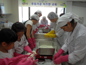 공주시, 가족과 함께하는 치즈 만들기 교실 성료