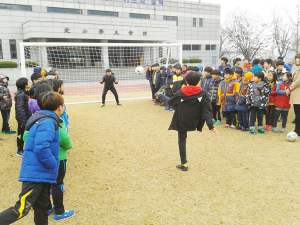 정산초 총동창회, 모교에 축구골대 설치