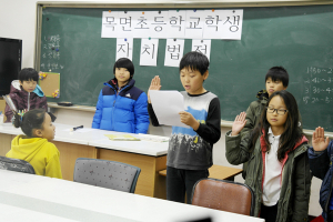 목면초, 학생 자치법정 실시