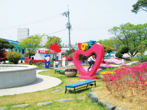 “청양읍 원앙공원으로 오세요”