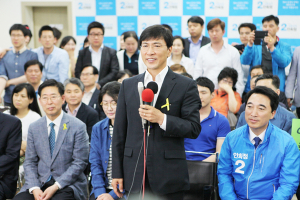 안 희 정 도지사 당선자에게 듣는다<br>안희정 도지사, 충청의 ‘대표인물’로 입지 구축