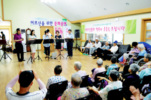 소외된 이웃 흥겨운 시간 가져