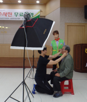 화성농협 장수사진무료촬영과 삼계탕 접대