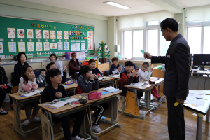 수정초, 학부모 초청 수업 공개, 연희단 공연 관람