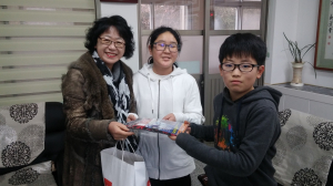 미당초, 전교생에게 방한모자 전달