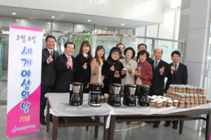 충남도교육청, '세계여성의 날' 맞아 직원들 다과 나눠