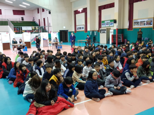 “우리들의 손으로 대표를 뽑았어요”