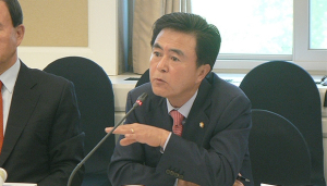 김태흠 