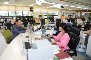 공주시청 종합민원실에 오시면 백제인을 만날 수 있어요
