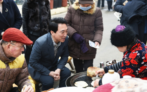 충남 어르신 찾은 박수현 “따뜻한 노인복지 실현”