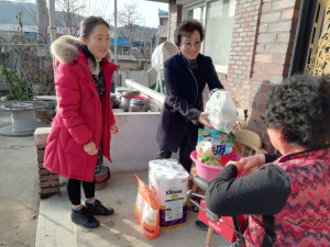 대치면 주민자치위원회, 조손가정에 사랑나눔 후원물품 전달