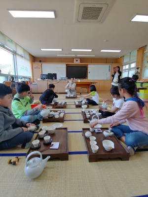 가남초, 전통 예절과 다도를 배웠어요.