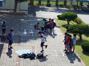 정산초, 부모님이 그려준 놀잇길 재미있게 놀아봐요.