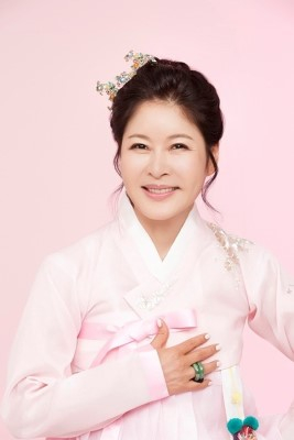 가수 유지나씨 청양군에 성금 쾌척
