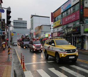 청양소방서, 소방차 퍼레이드와 길 터주기 캠페인 병행