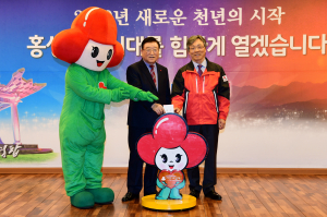 올해도 100℃ 초과 달성! ‘열일’하는 홍성군 사랑의 온도탑!