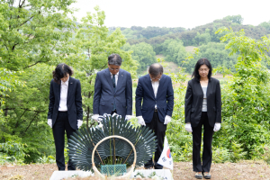 김돈곤 청양군수, 광복 80주년 맞아 독립유공자 묘소 참배