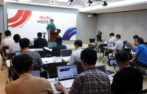 존경하는 도민 여러분, 그리고 언론인 여러분, 충청남도 환경산림국장 김영명입니다.