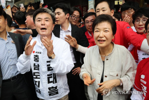 박근혜 전 대통령, 20년만에 대전·충남 찾아 이장우ㆍ김태흠 지지 호소